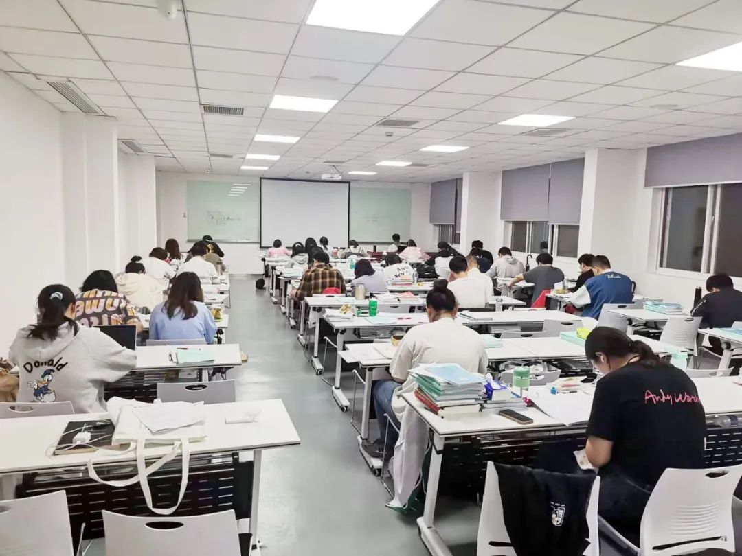 　　东吴教育目前已在安徽和贵州设置培训中心， 　　其他地区都有相应的培训点。